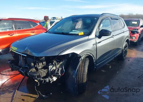 2023 Volkswagen Tiguan 2.0T Se R-Line Black z USA, uszkodzony, nr VIN 3VVCB7AX7PM138672